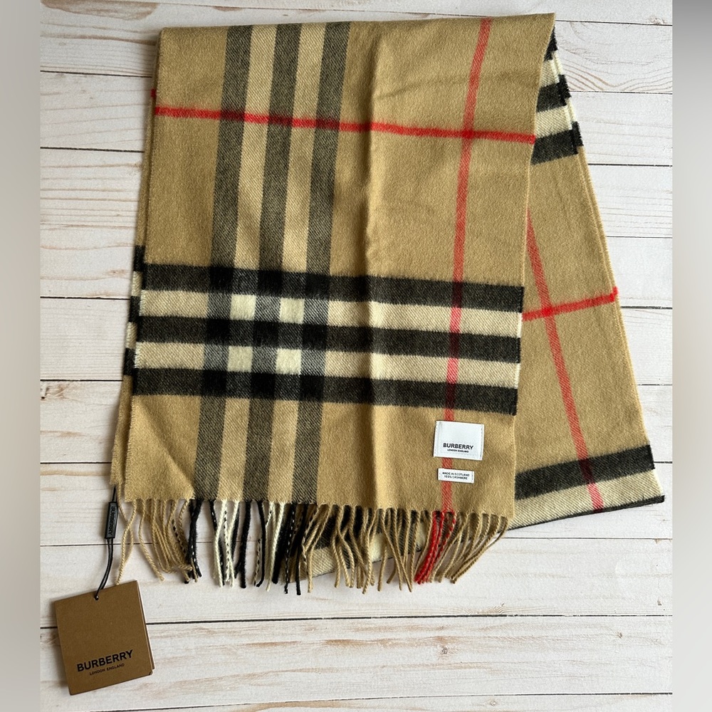 Brand new Authentic Burberry Vintage Check Cashmere Scarf